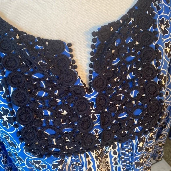 Crown & Ivy M 3/4 sleeve crochet top - Picture 4 of 5